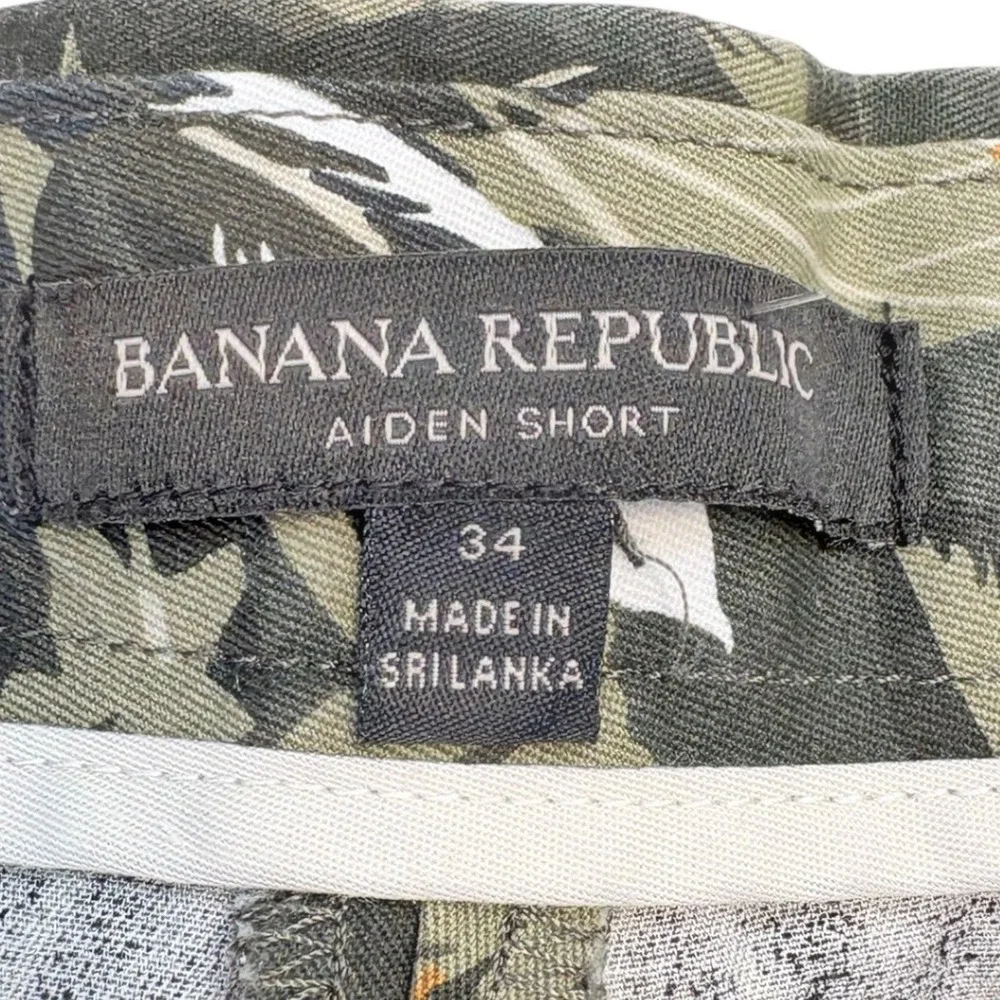 Banana Republic Aiden Shorts Mens 34 Green Tiger Tropical Palm‎ Leaf Print Slim